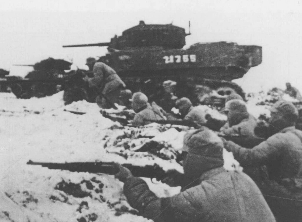 During the Battle of Huaihai, the tanks of the East China Tank Brigade of the Chinese People's Liberation Army cooperated with the infantry to launch an attack