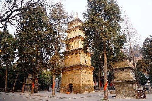 西安兴教寺玄奘与圆测、窥基的舍利塔