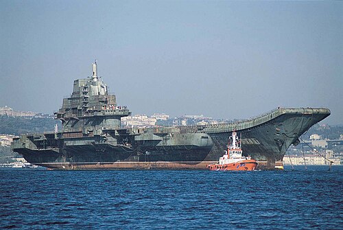 被拖回至中国途中的瓦良格号