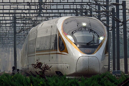 CR400BF担当的G2次列车即将抵达北京南站