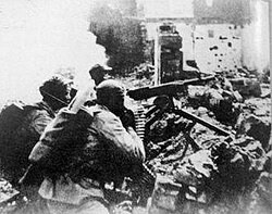 During the Third Battle of Changsha, the two sides relied on the ruins of the ru