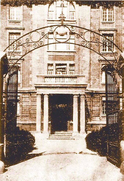 1919年竣工的北大红楼