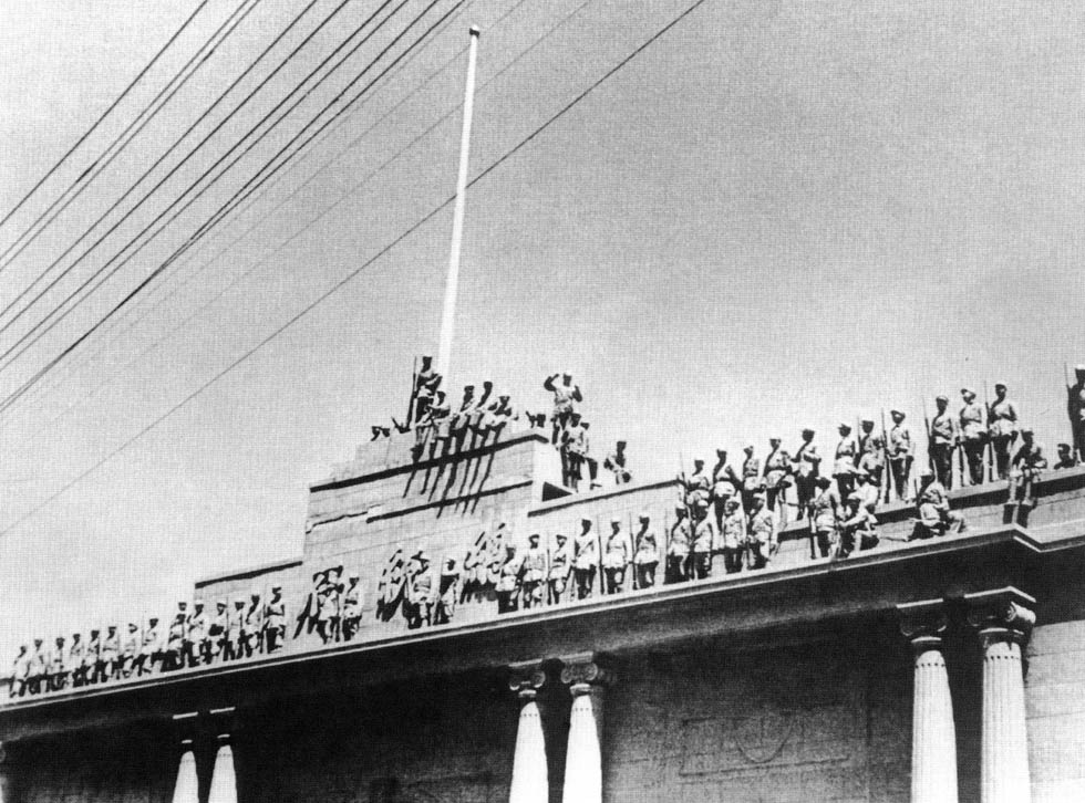 The People's Liberation Army on top of the Presidential Palace in Nanjing