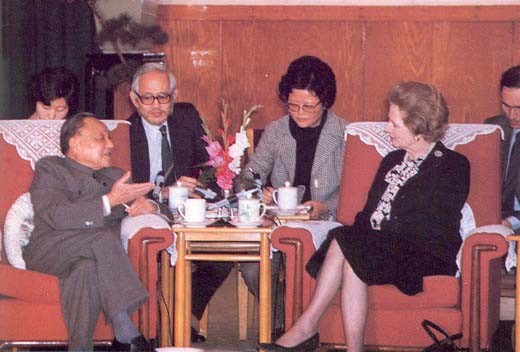 1984年，邓小平会见英国首相撒切尔夫人