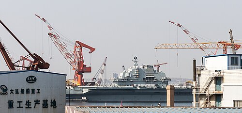 辽宁号在大连造船厂