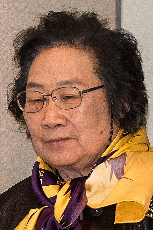 屠呦呦在斯德哥尔摩接受2015年诺贝尔医学奖