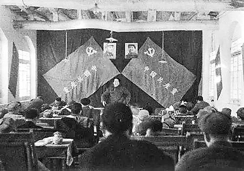 周恩来步入日内瓦会议会场