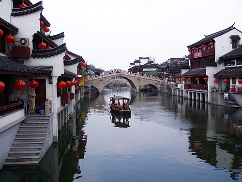 The formation of the Jiangnan architectural complex in Qibao Town can be traced