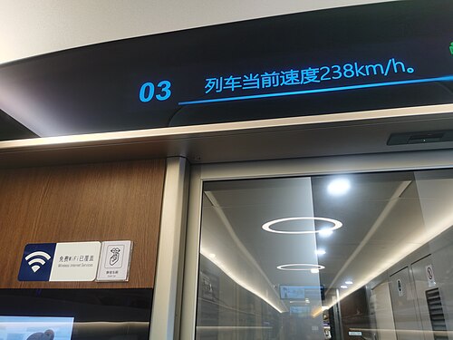 CR400AF-BZ担当的G5次列车3号车厢划为“静音车厢”，车厢内有相关提示贴纸（2021年10月）