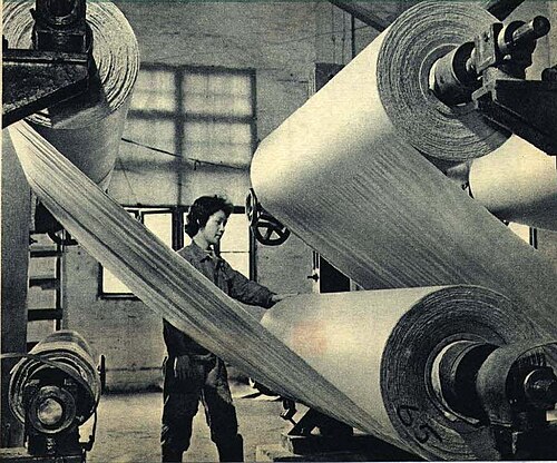 1962年，甘蔗渣为造纸原料