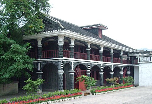 1935年1月上旬，中央红军到达遵义，15日至17日，中共中央在此召开政治局扩大会议，史称遵义会议