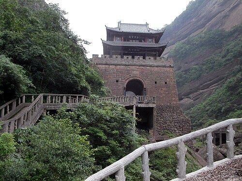 现今重建的剑阁剑门关