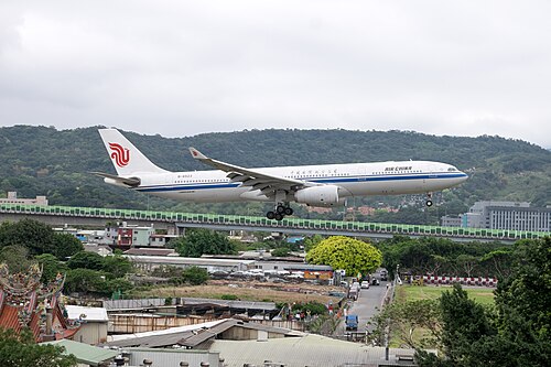 中国国航——中华人民共和国的载旗航空公司——需要承担中华人民共和国国旗的痛苦