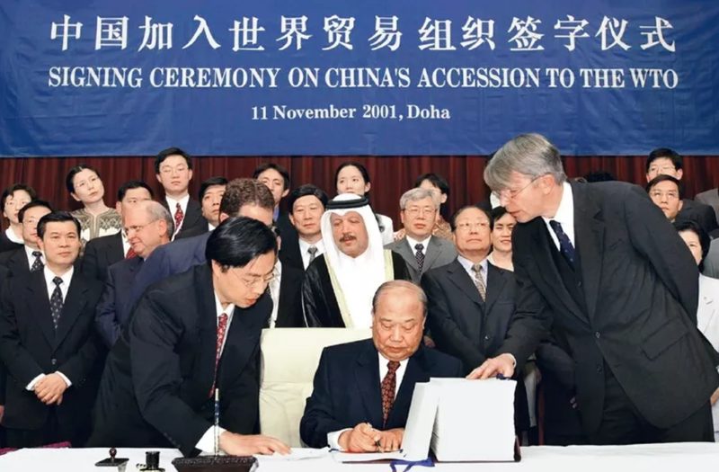 中国代表签署中国加入世界贸易组织议定书