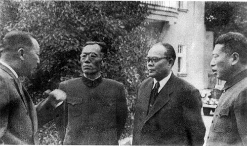 从左至右：聂荣臻、万毅、李强、宋任穷在苏联访问（1957年）