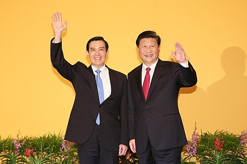 两国领导人共同挥手。