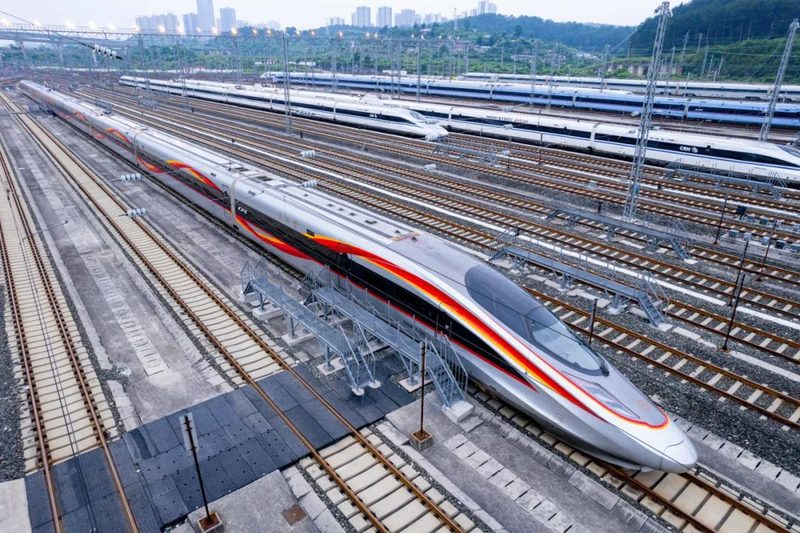 行驶中的“复兴号”中国标准动车组