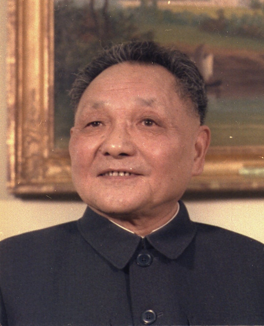 中共中央军委主席邓小平